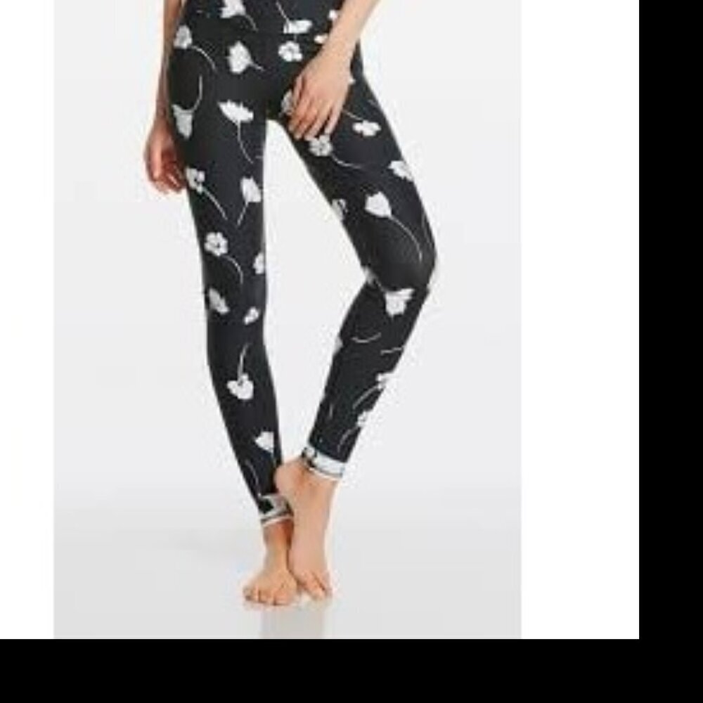 Fabletics Define PowerHold Mid-Rise Flower Crop Leggings Large Athletic Yoga
